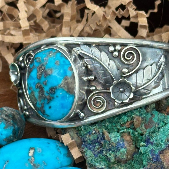 Turquoise southwestern statement sterling silver cuff - Picture 7 of 11